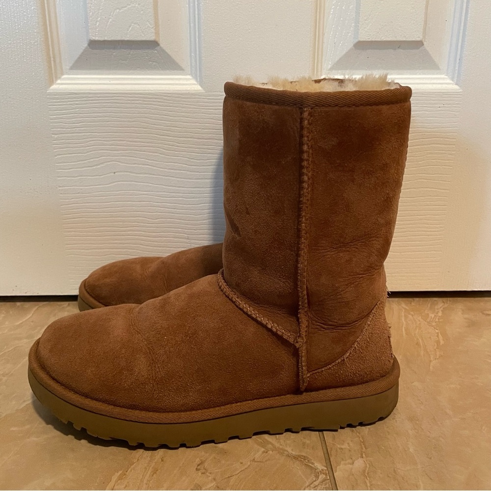 UGG Classic Women’s Mini Boots size 8